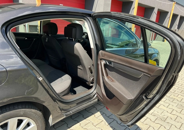 Volkswagen Passat cena 39900 przebieg: 99979, rok produkcji 2011 z Wrocław małe 407